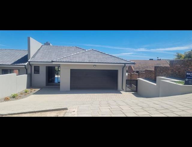 3 BEDROOM TOWNHOUSE FOR SALE IN FRAAIUITSIG